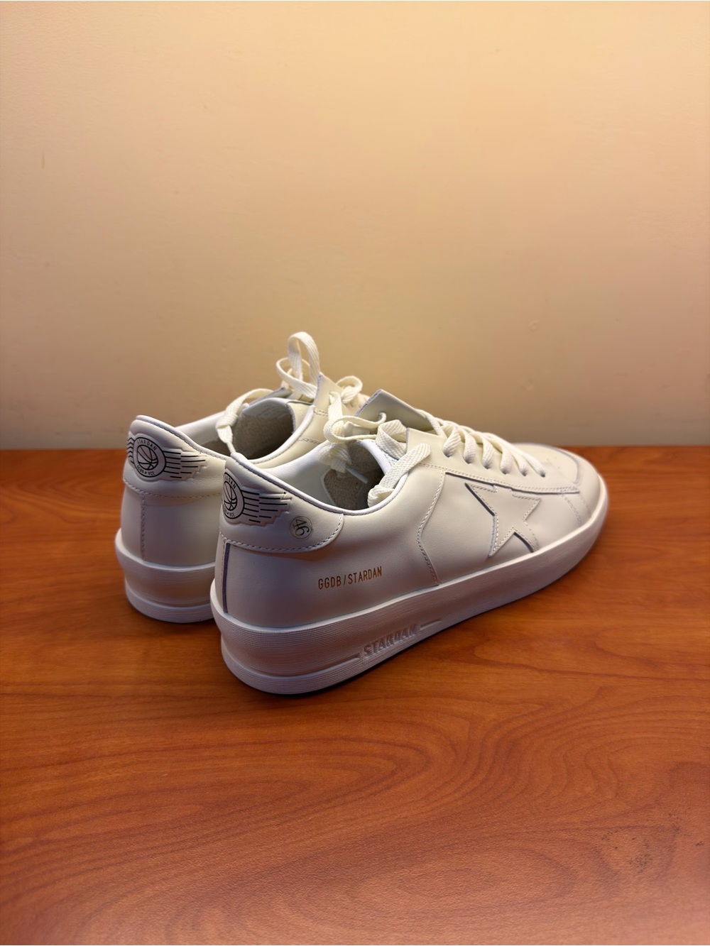 Golden Goose White Leather Star Sneakers for Men - Picture 4 of 9